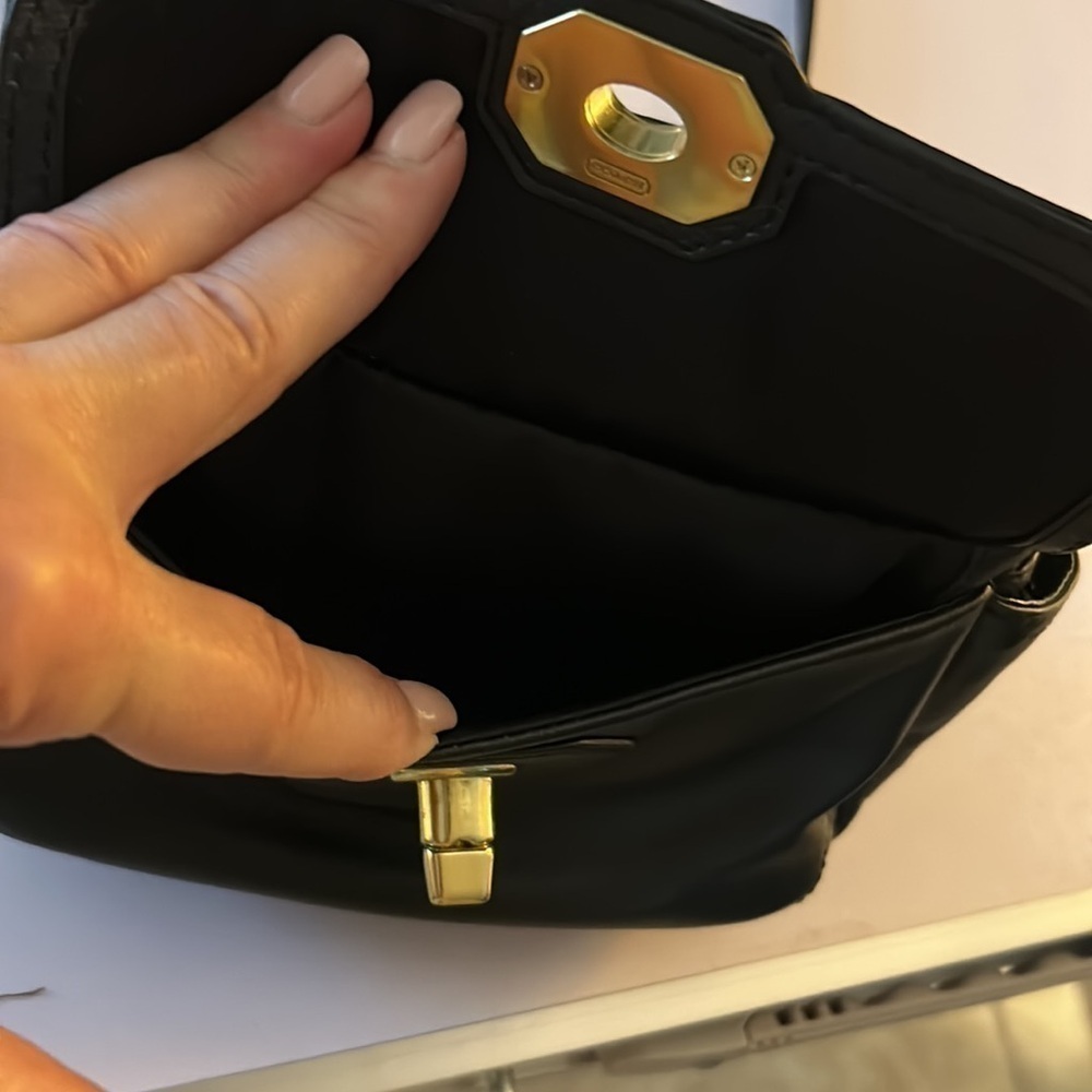 Coach Aby leather crossbody camera bag. - Picture 4 of 10